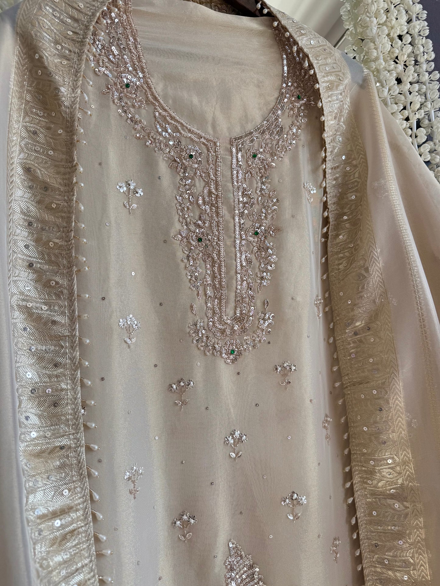 Luxurious handwork suit