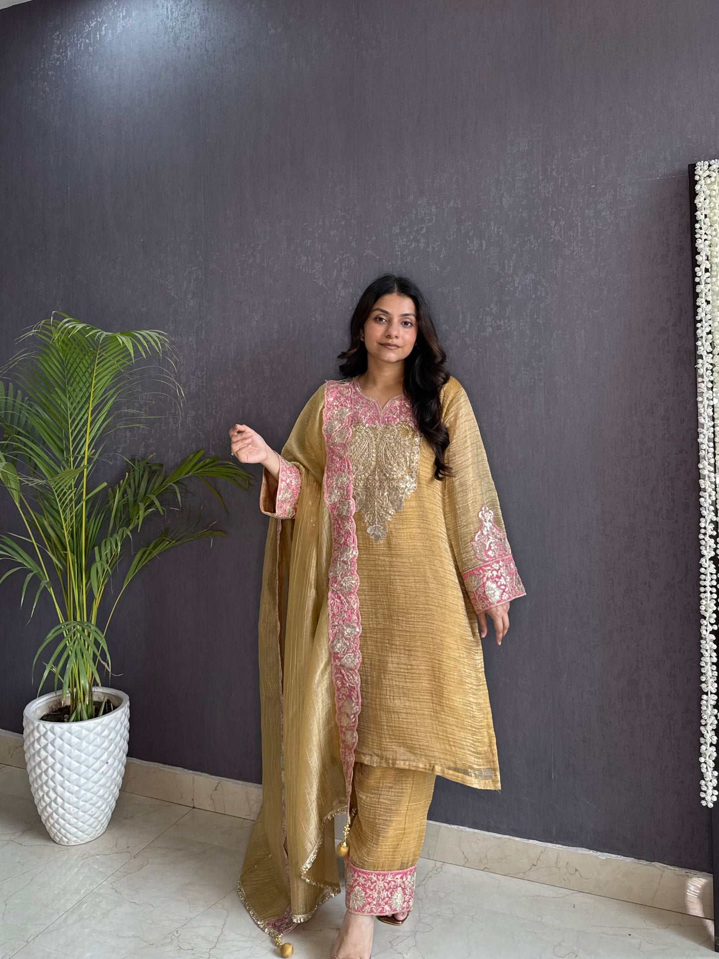 Luxurious crush tissue aari work set