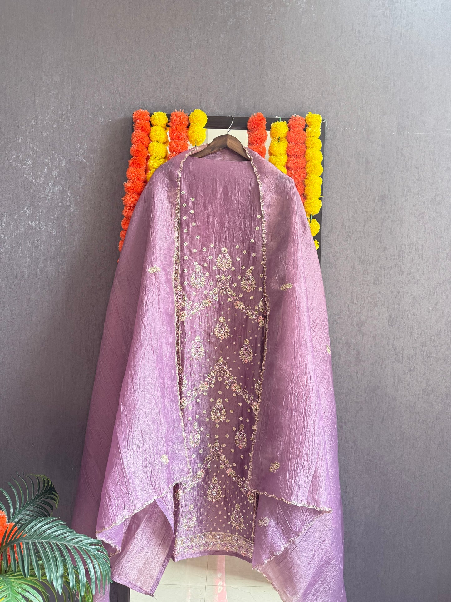 Luxurious Heeramandi suit