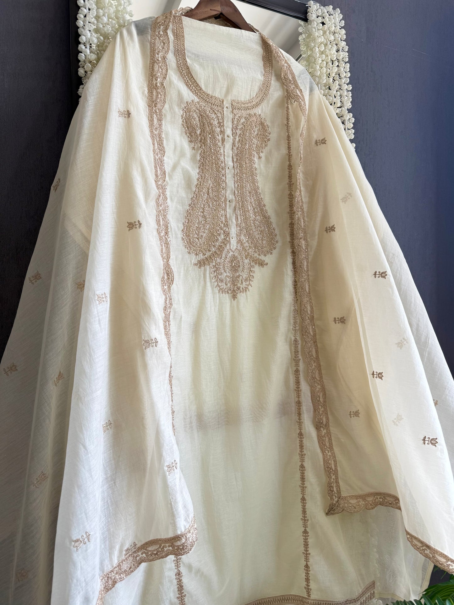 Luxurious Mul chanderi dori sitara suit