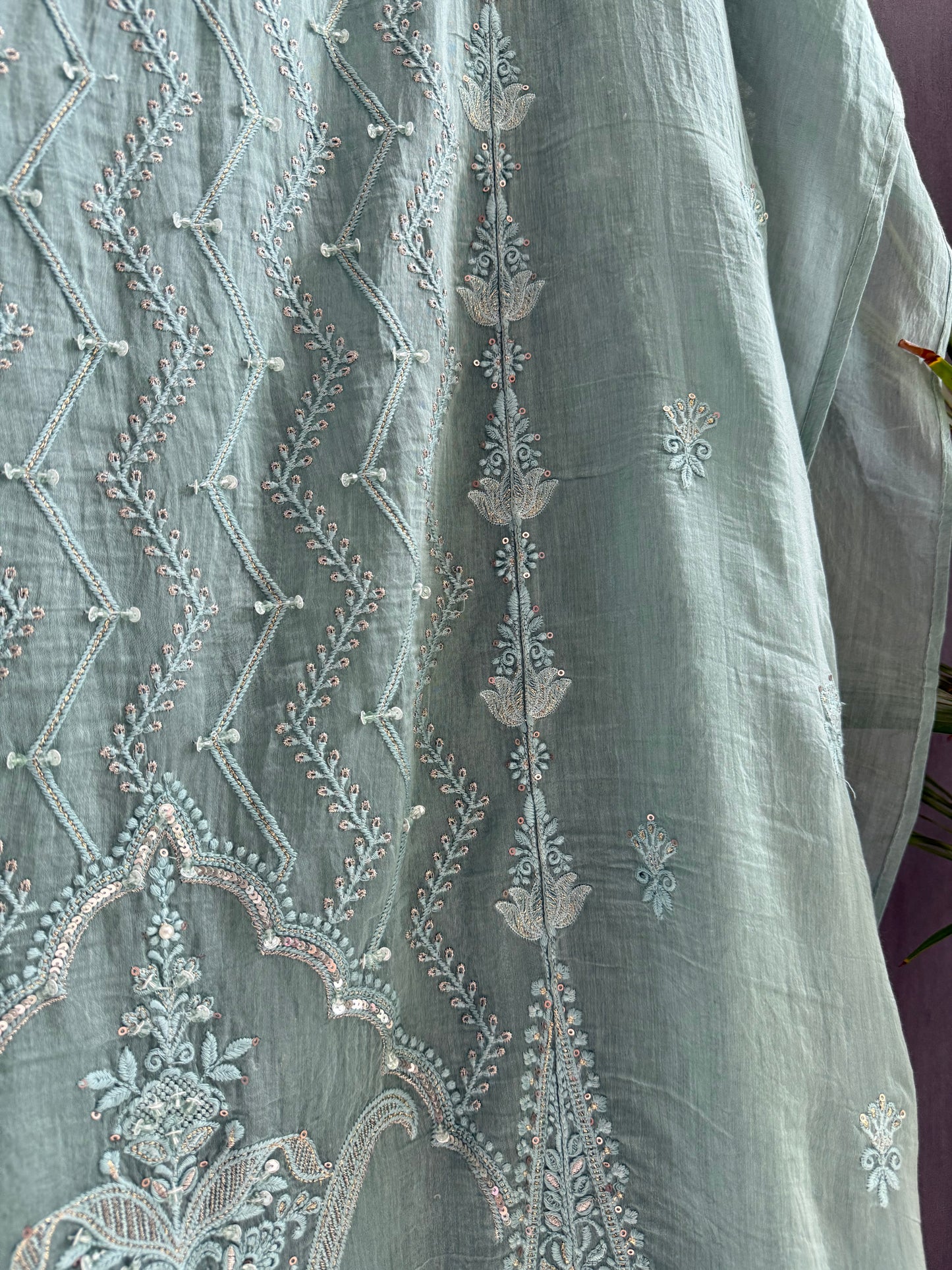 Luxurious Mul chanderi lucknowi bouquet suit