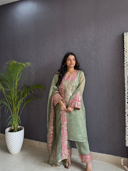Luxurious crush tissue aari work set