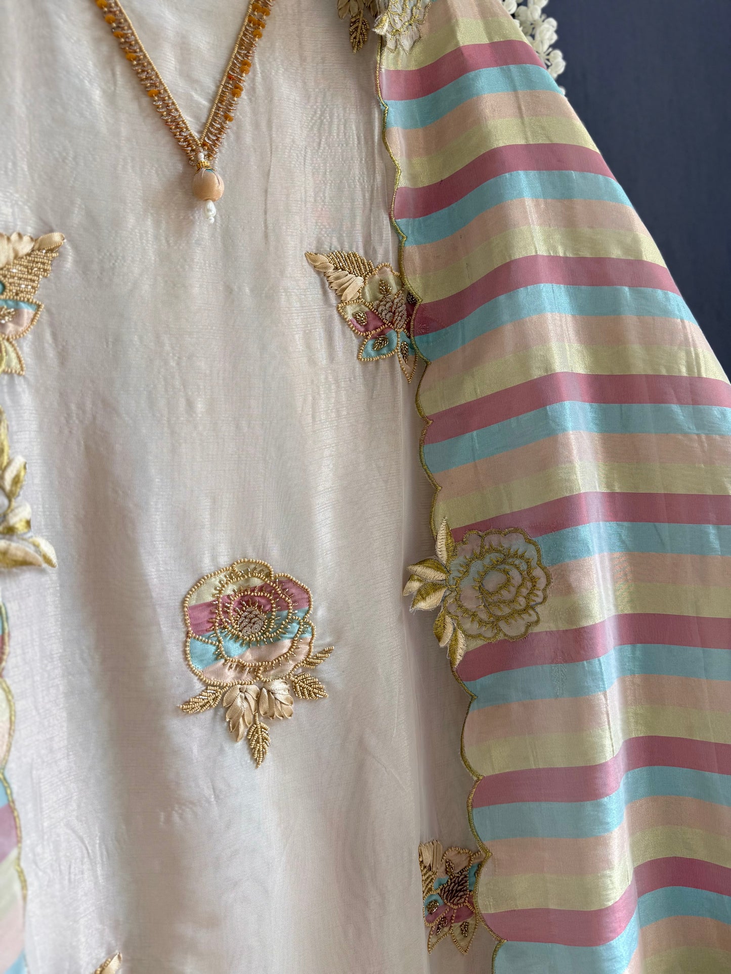 Luxurious roses appliqué handwork suit