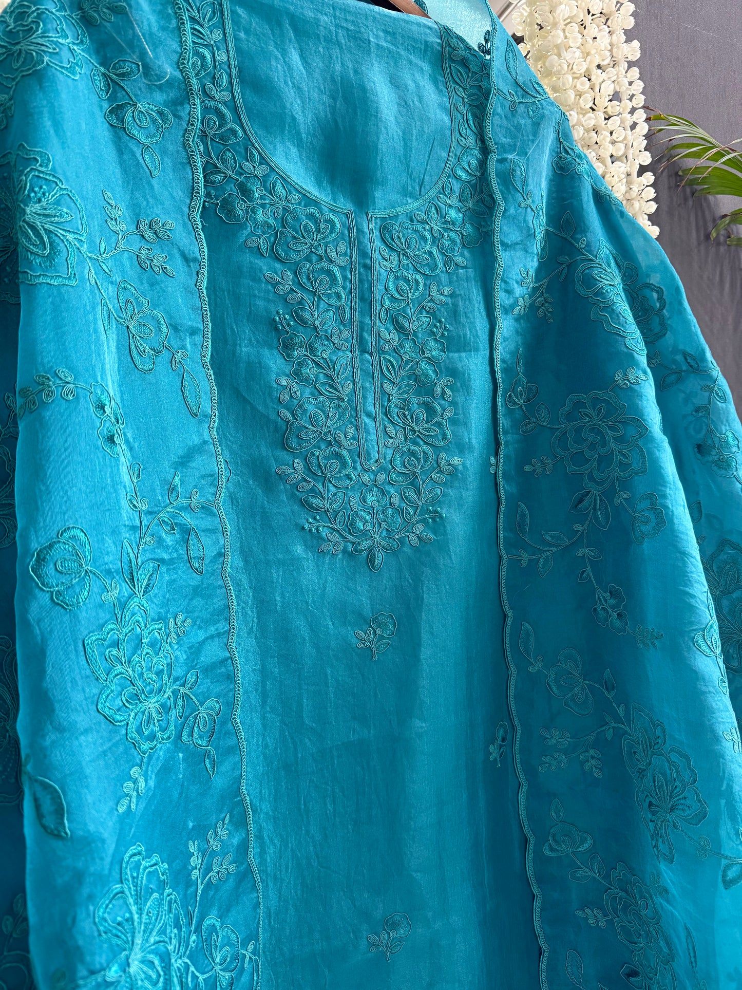 Luxurious monochromatic thread work suit