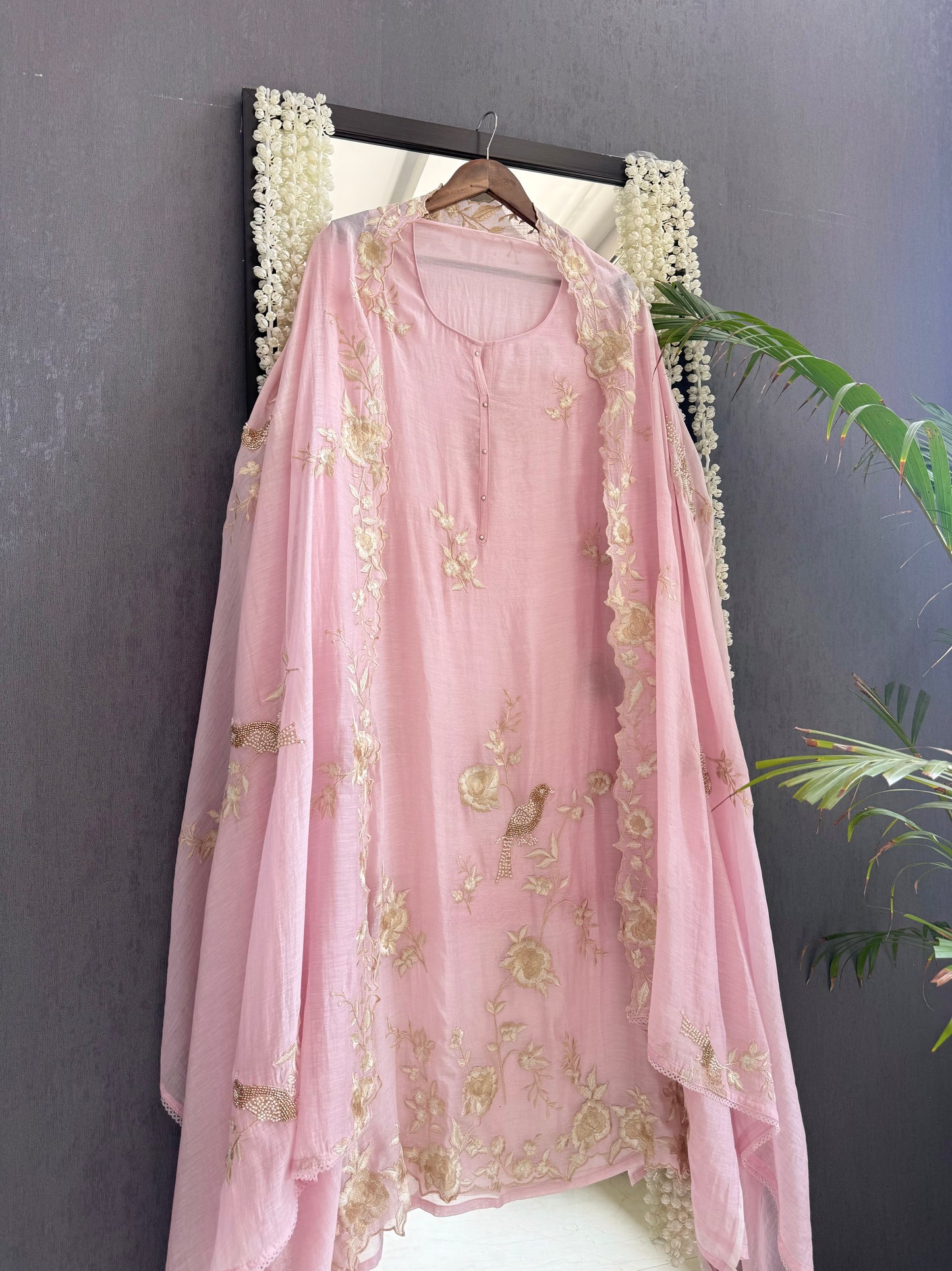 Luxurious Mul chanderi parsi thread suit