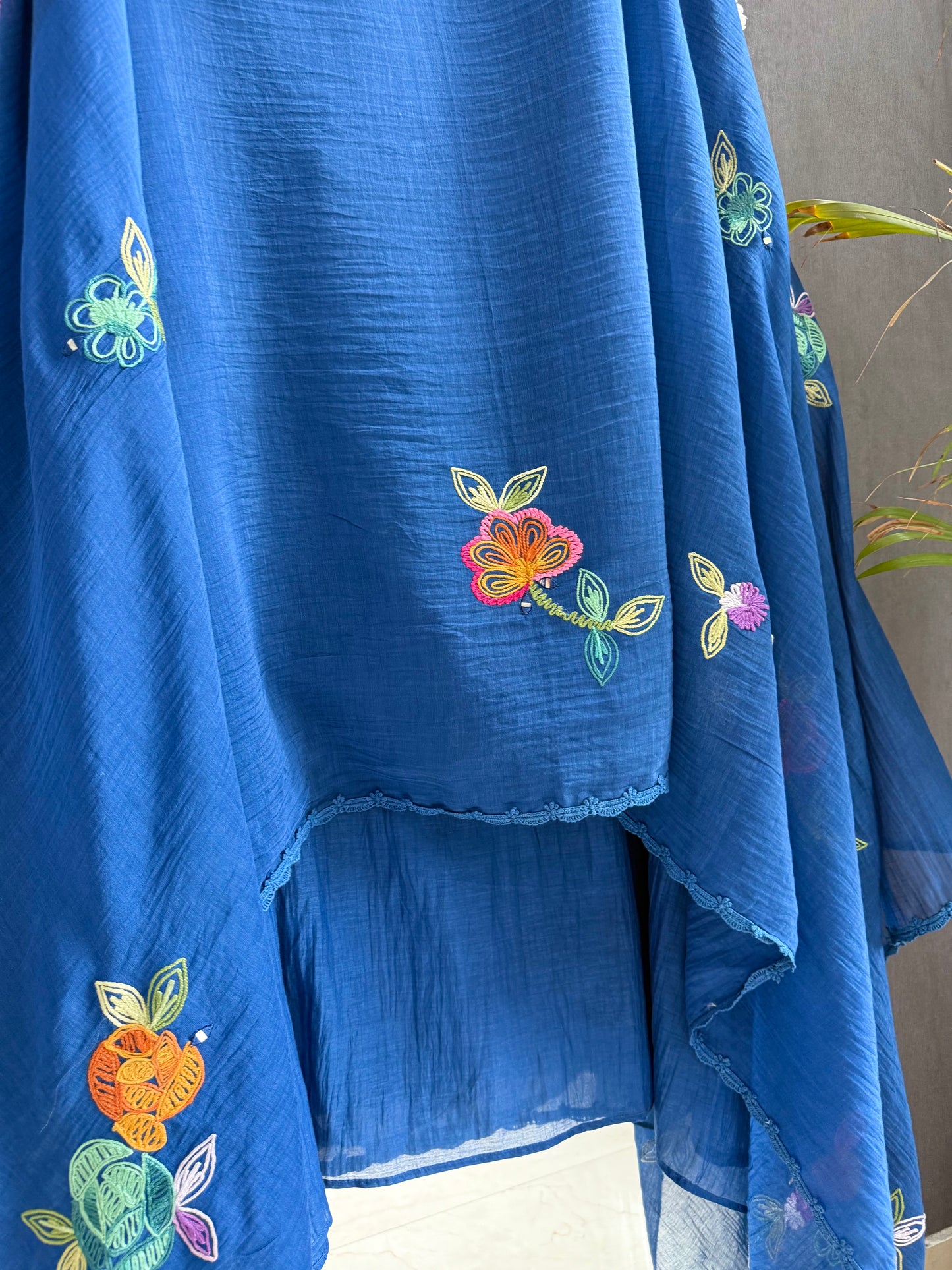 Luxurious Mul chanderi Frenchknot mirror work suit