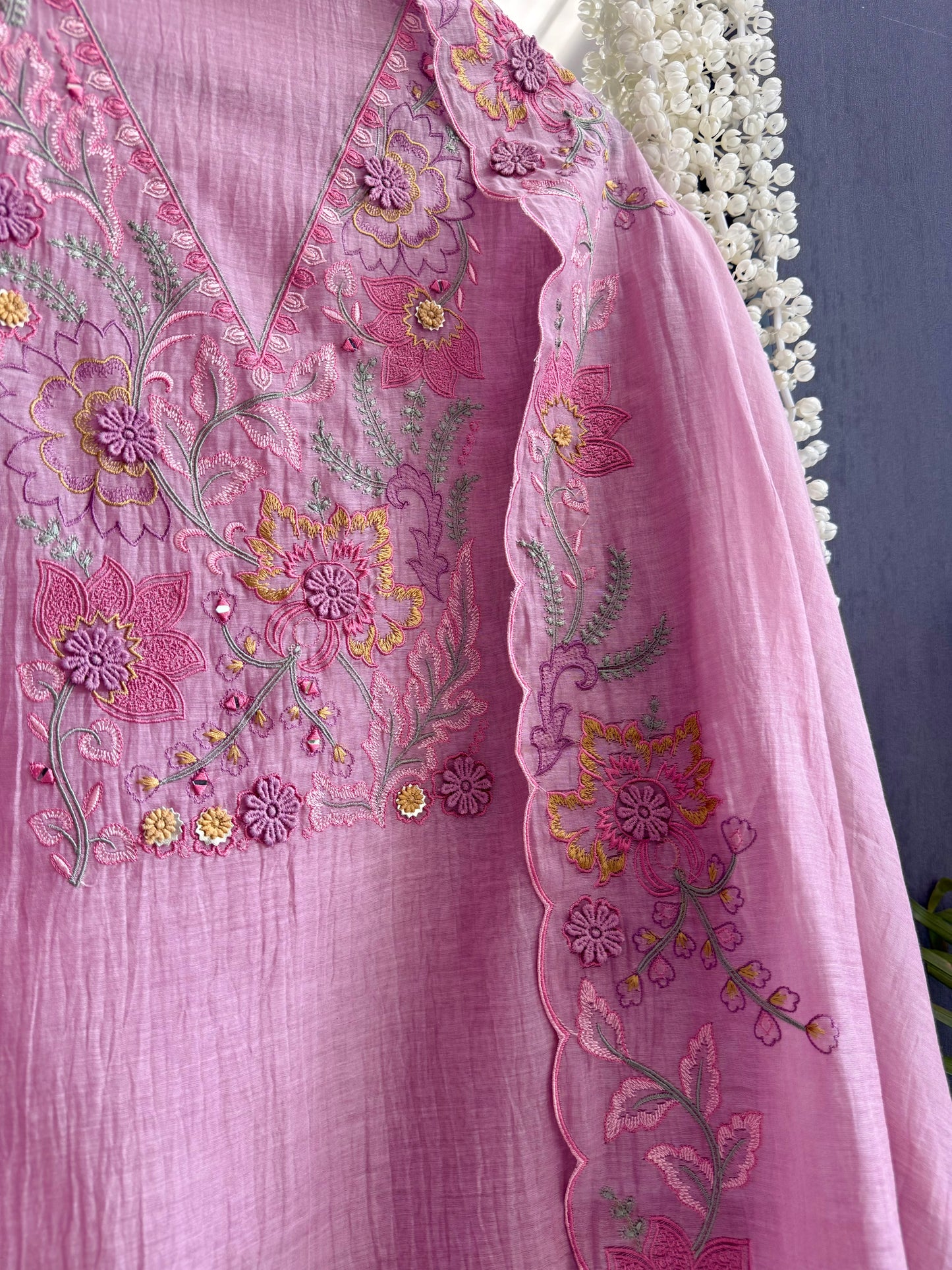 Luxurious Mul chanderi threadwork 3d floral suit
