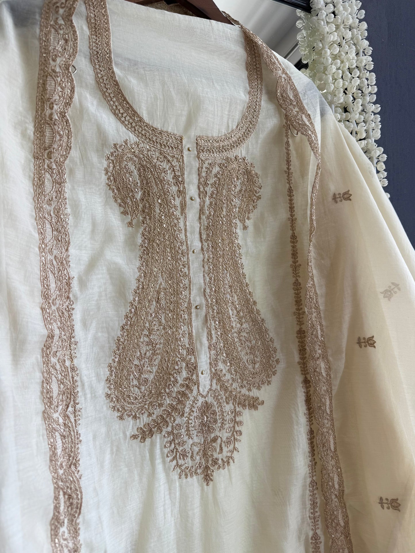 Luxurious Mul chanderi dori sitara suit