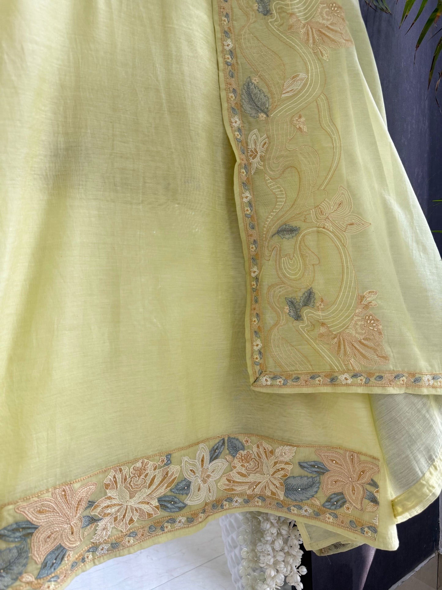 Luxurious Mul chanderi threadwork floral suit