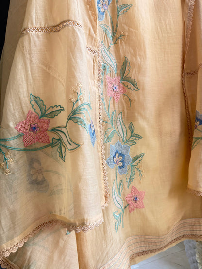 Luxurious Mul chanderi threadwork floral veil suit