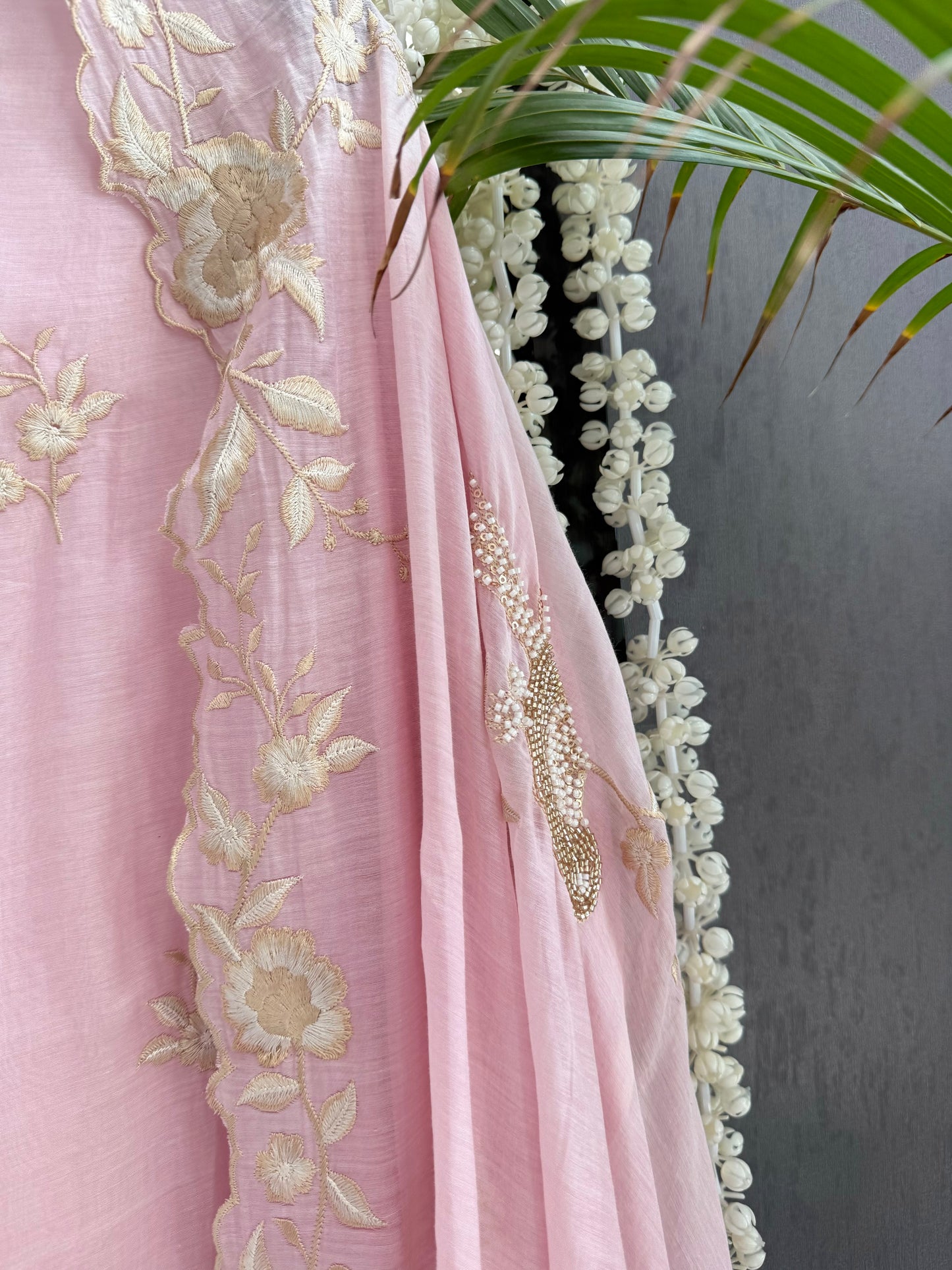 Luxurious Mul chanderi parsi thread suit