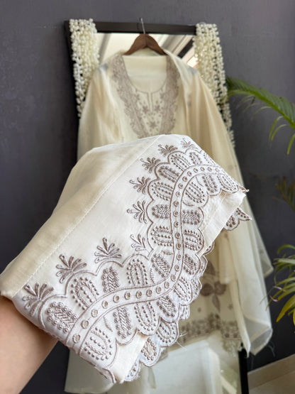 Luxurious Mul chanderi threadwork schiffili suit