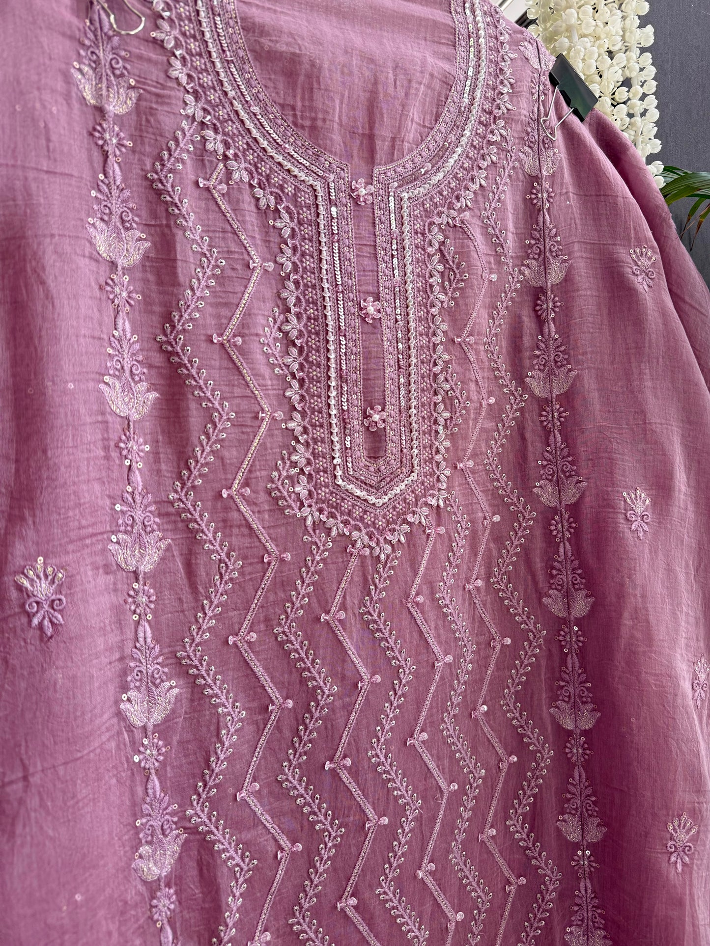Luxurious Mul chanderi lucknowi bouquet suit