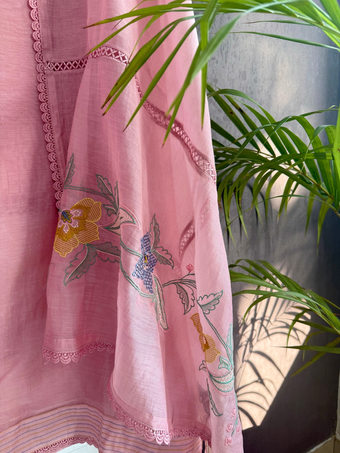 Luxurious Mul chanderi threadwork floral veil suit