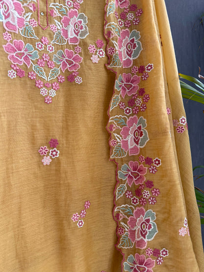 Luxurious Mul chanderi floral Threadwork suit