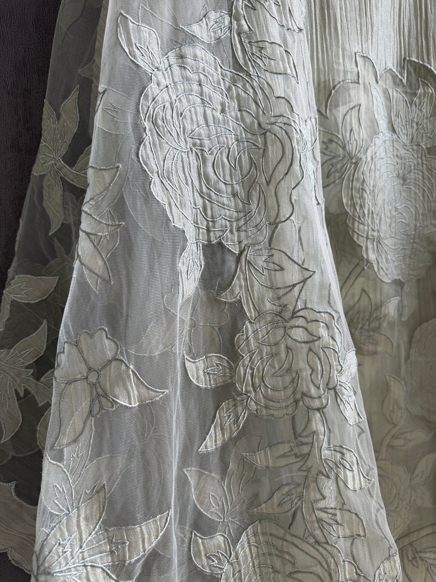 Crush tissue monochromatic appliqué suit