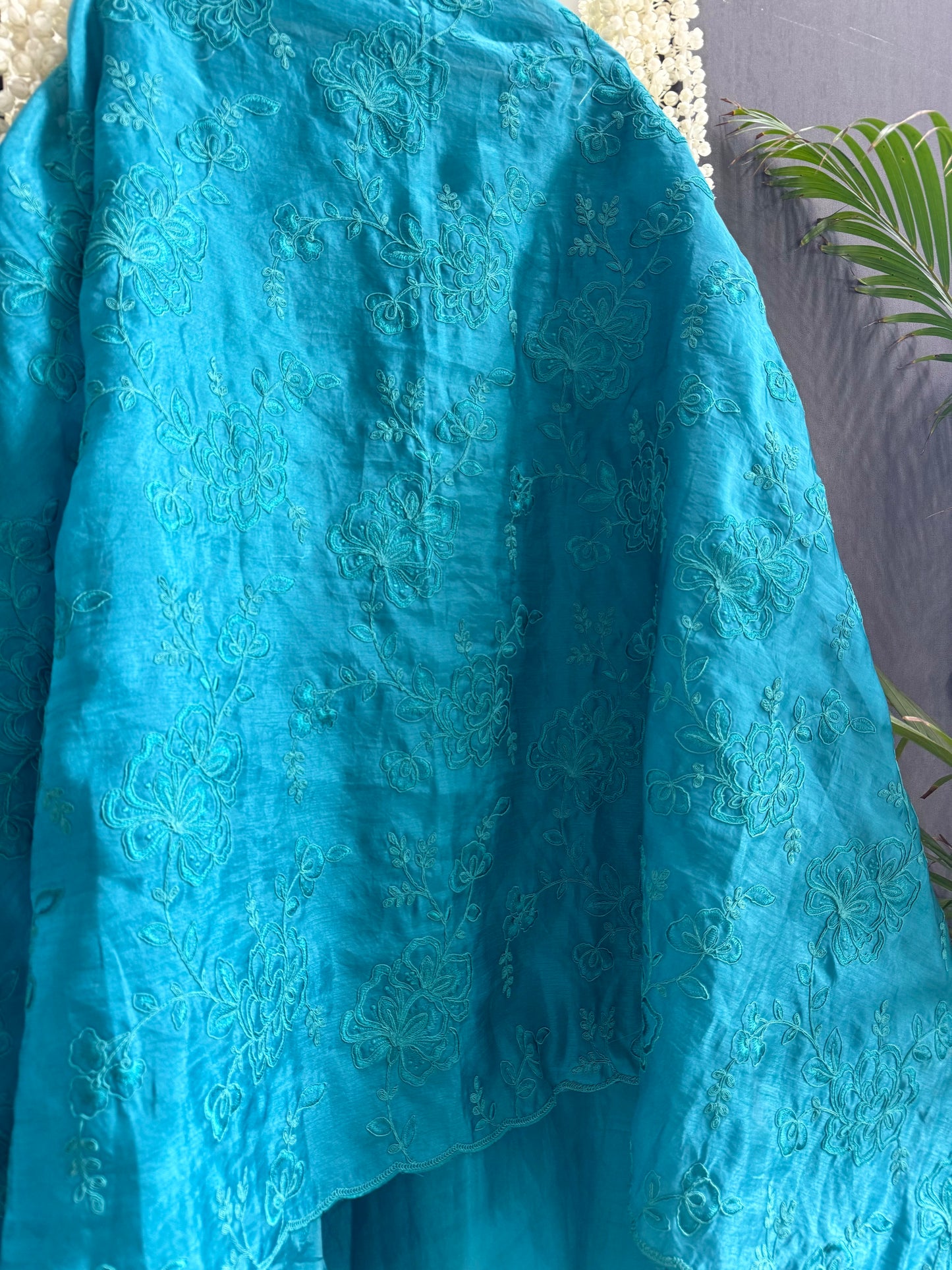 Luxurious monochromatic thread work suit
