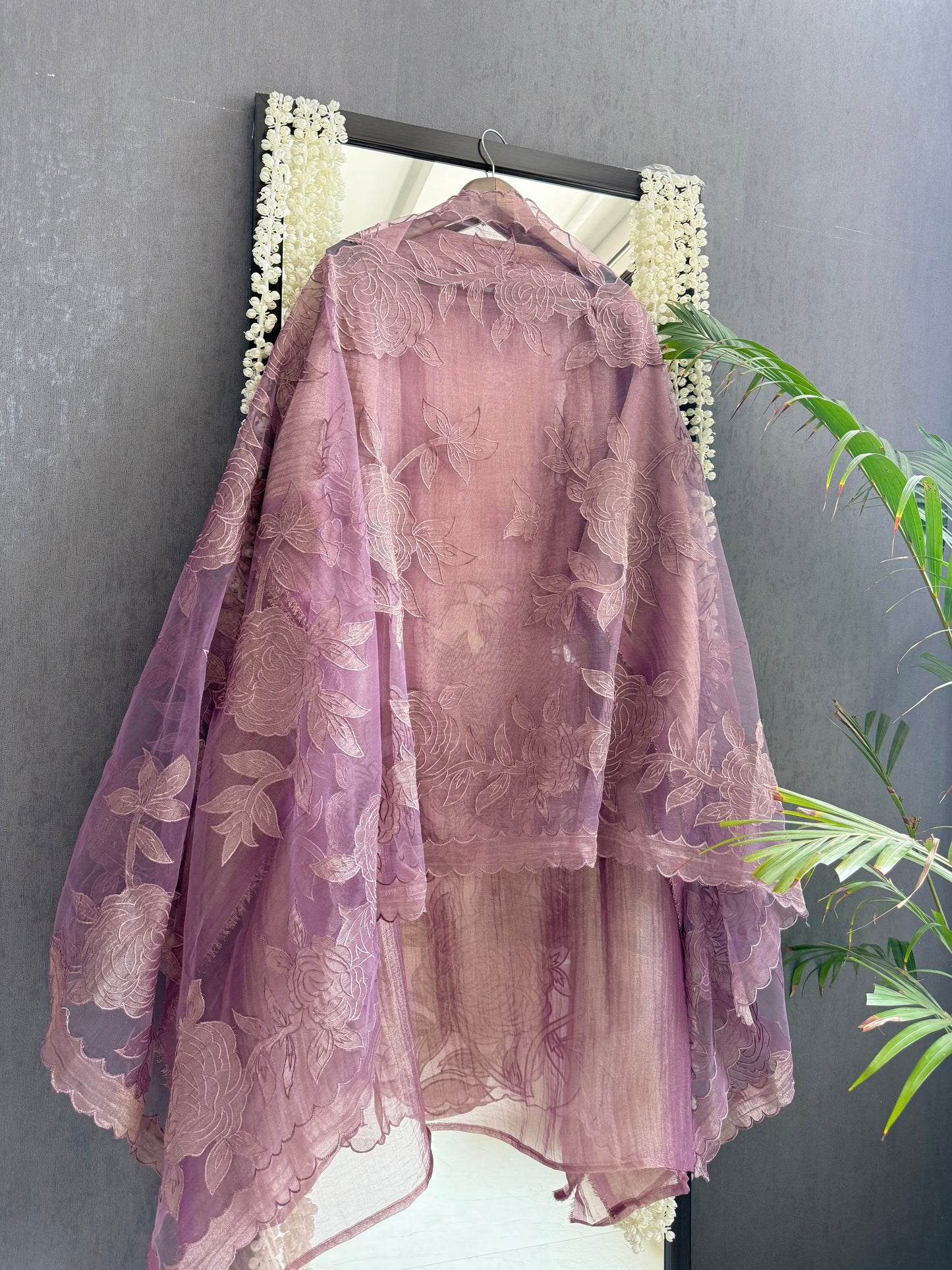 Crush tissue monochromatic appliqué suit
