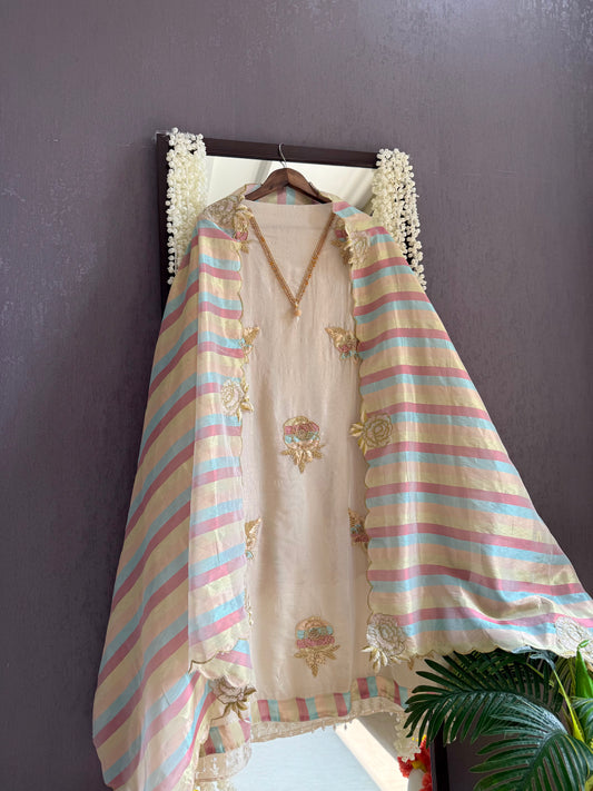 Luxurious roses appliqué handwork suit