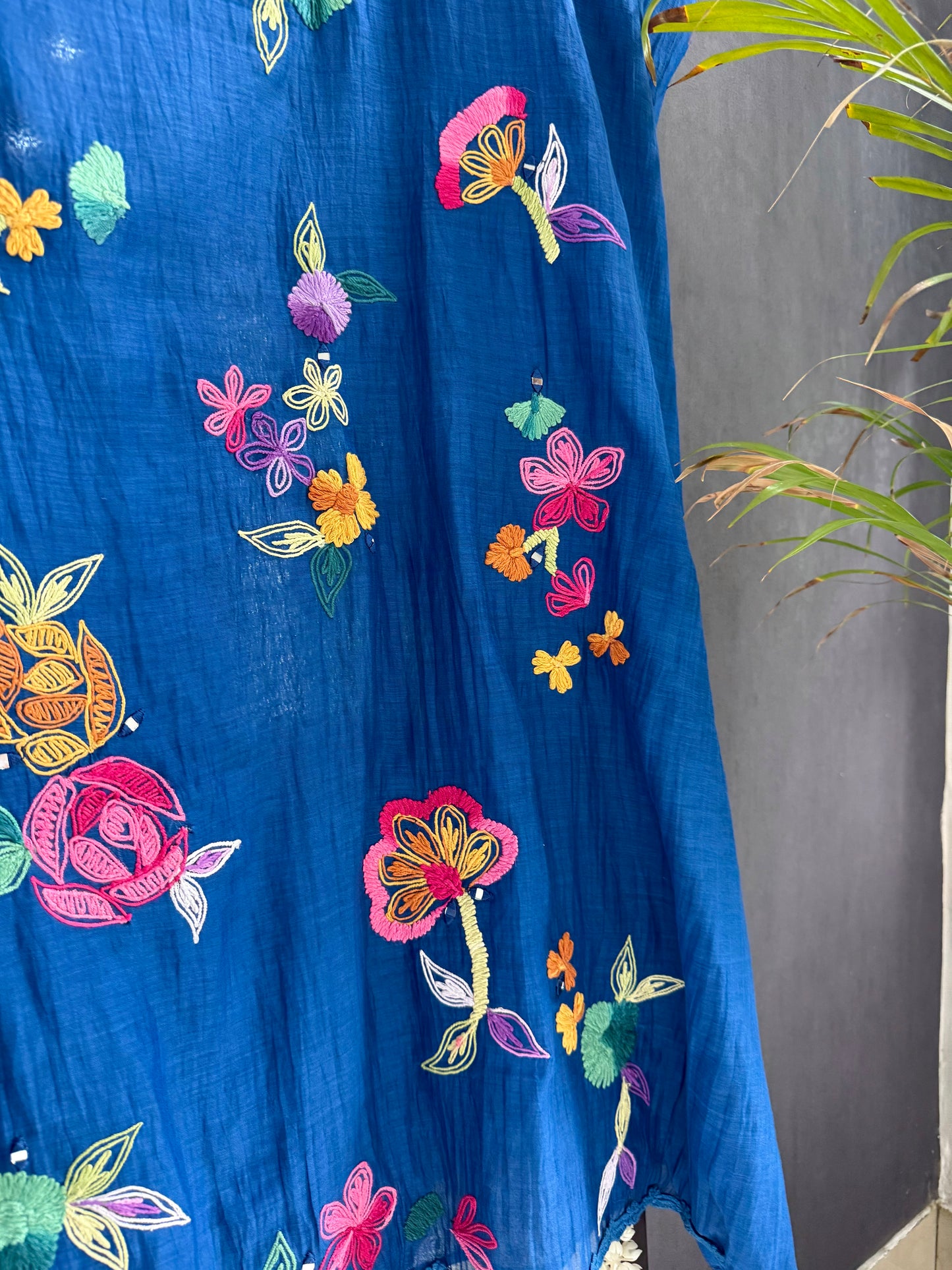 Luxurious Mul chanderi Frenchknot mirror work suit