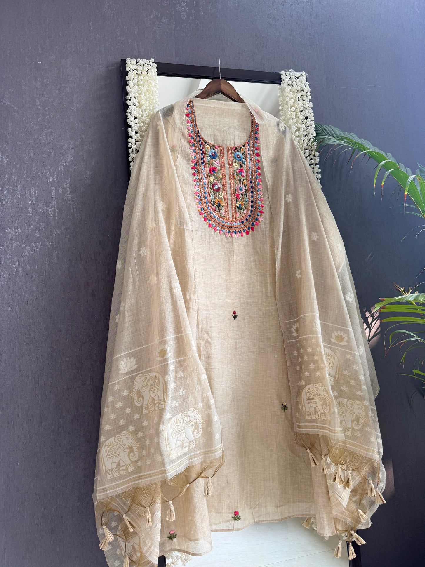 Linen frenchknot suit