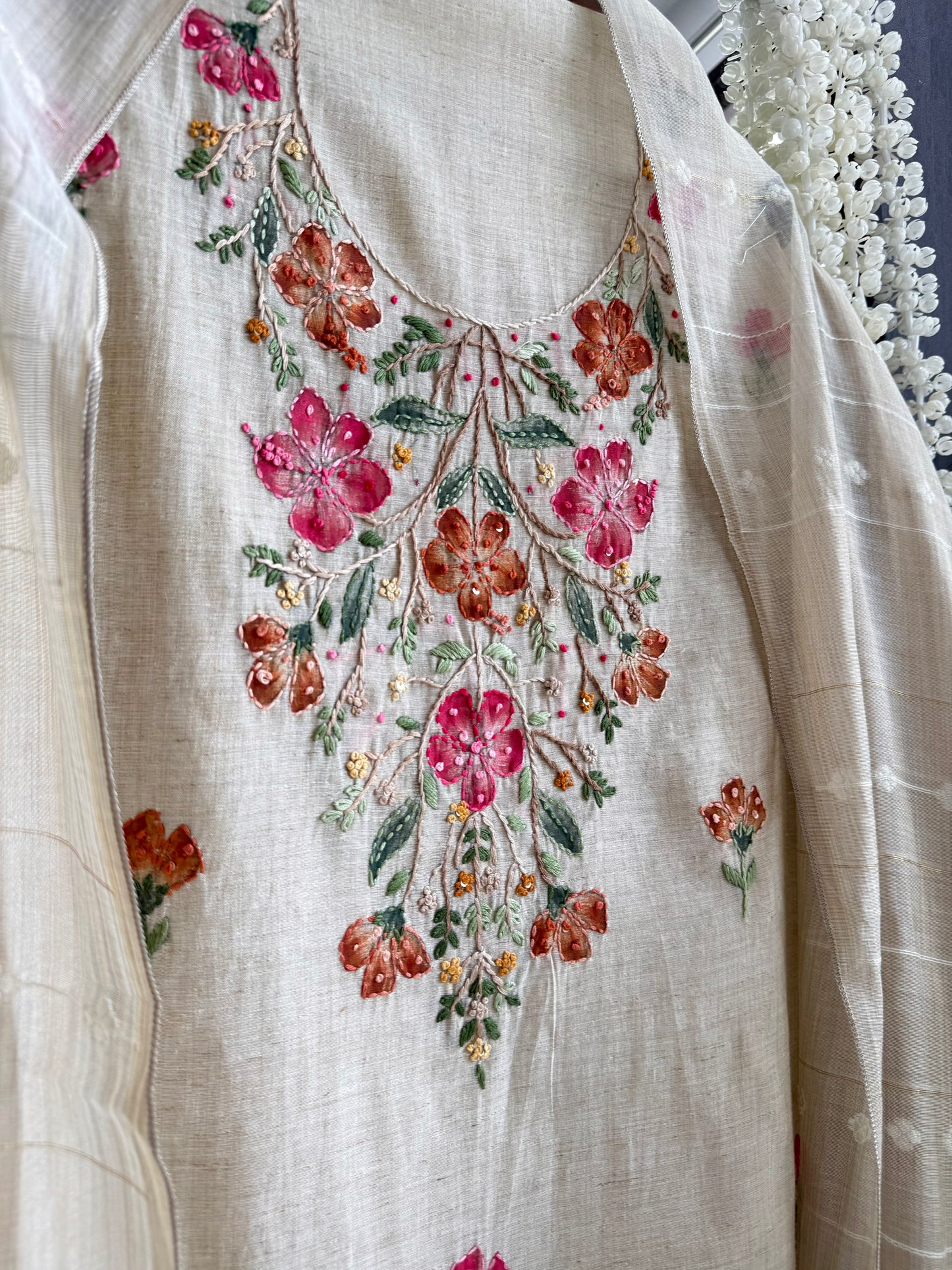Linen handpainted frenchknot suit