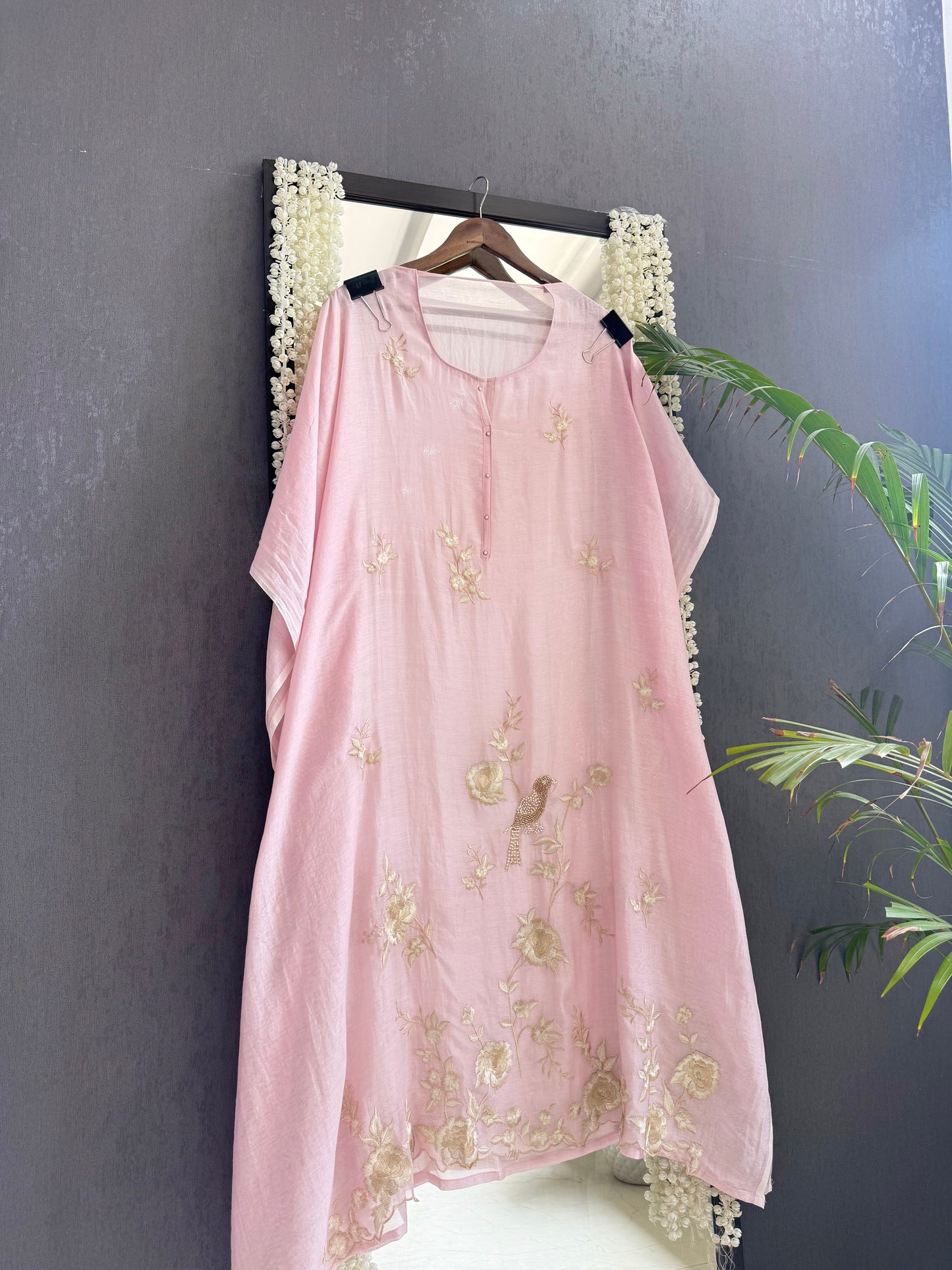 Luxurious Mul chanderi parsi thread suit
