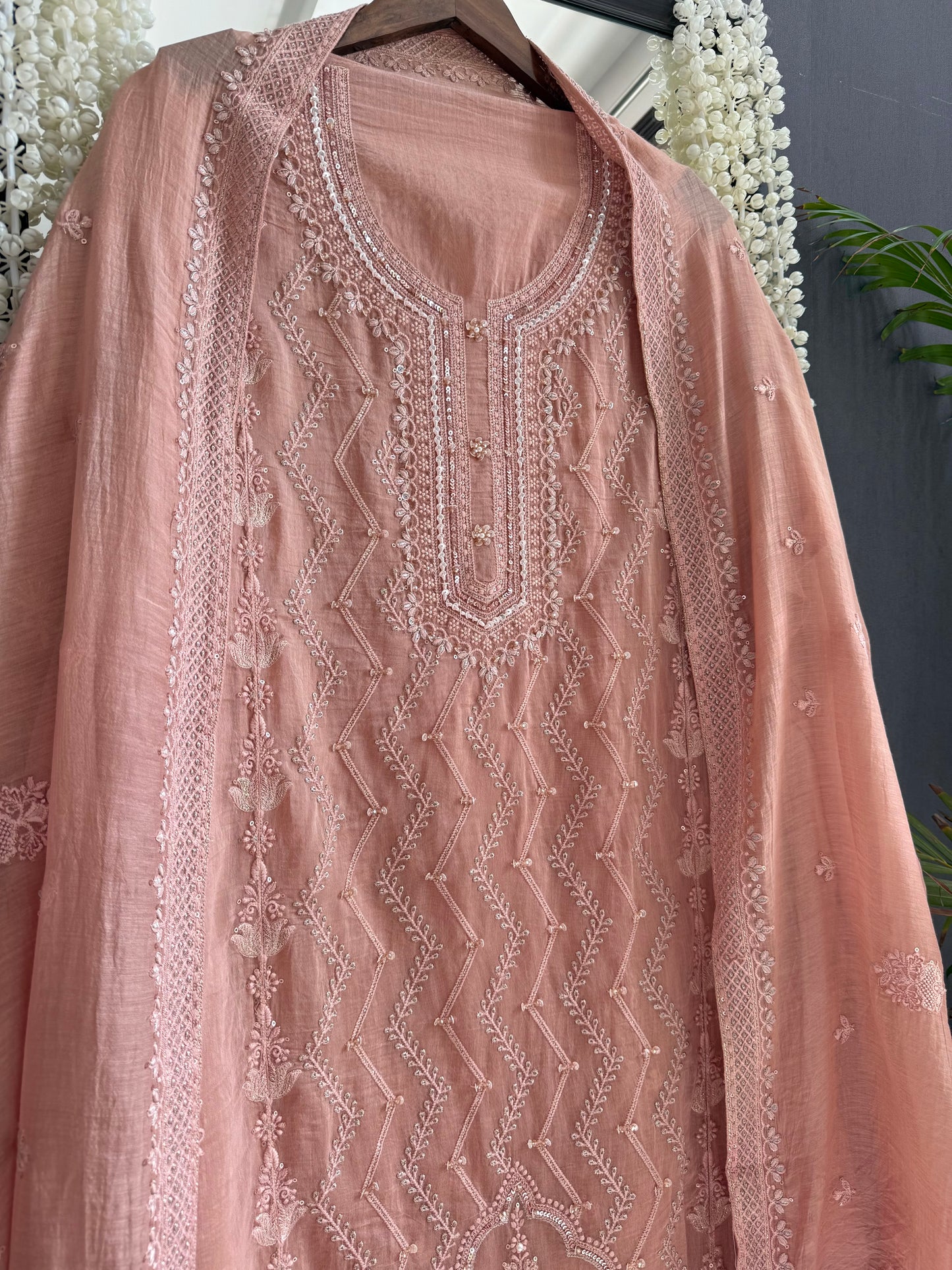 Luxurious Mul chanderi lucknowi bouquet suit