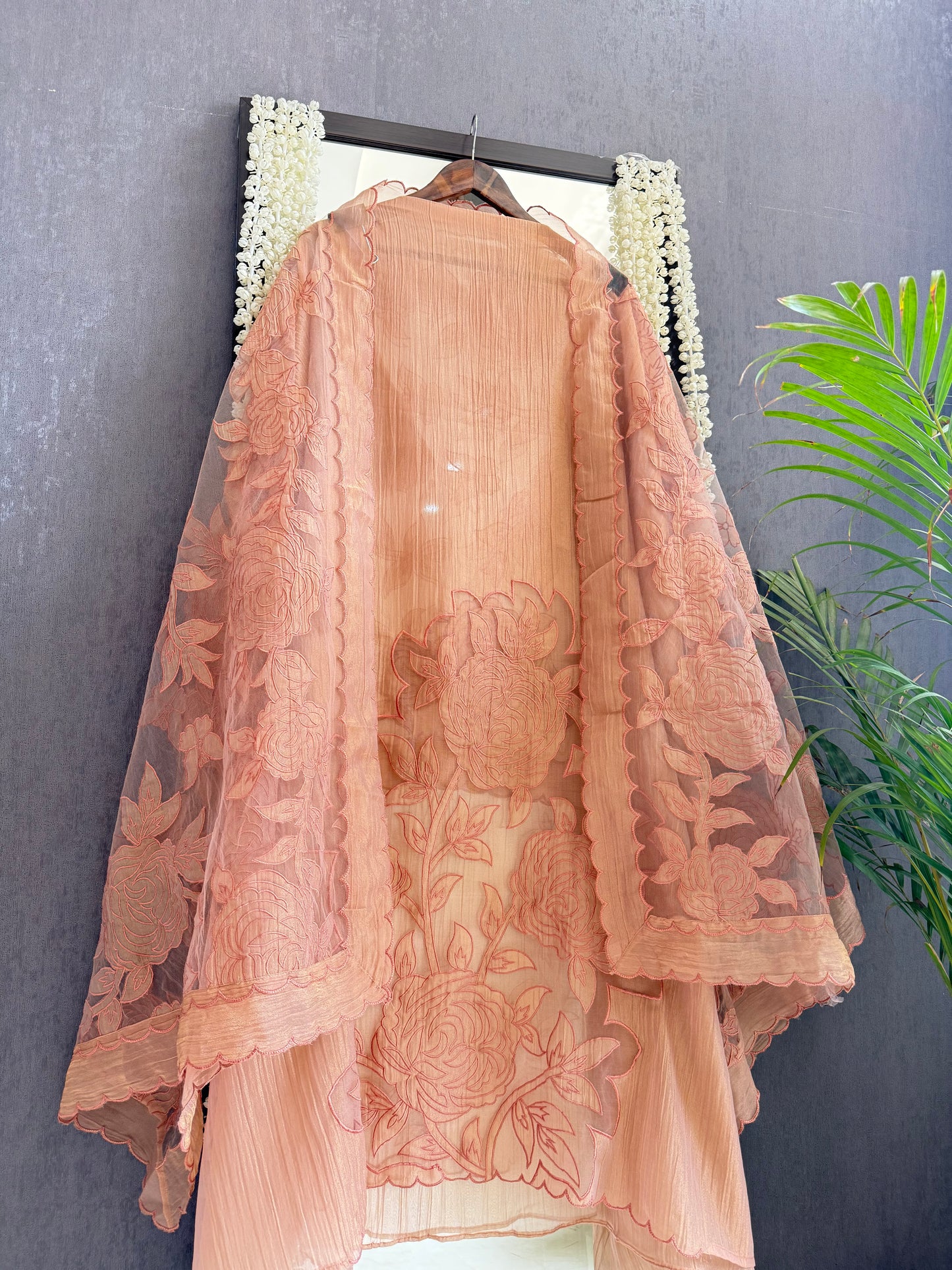 Crush tissue monochromatic appliqué suit