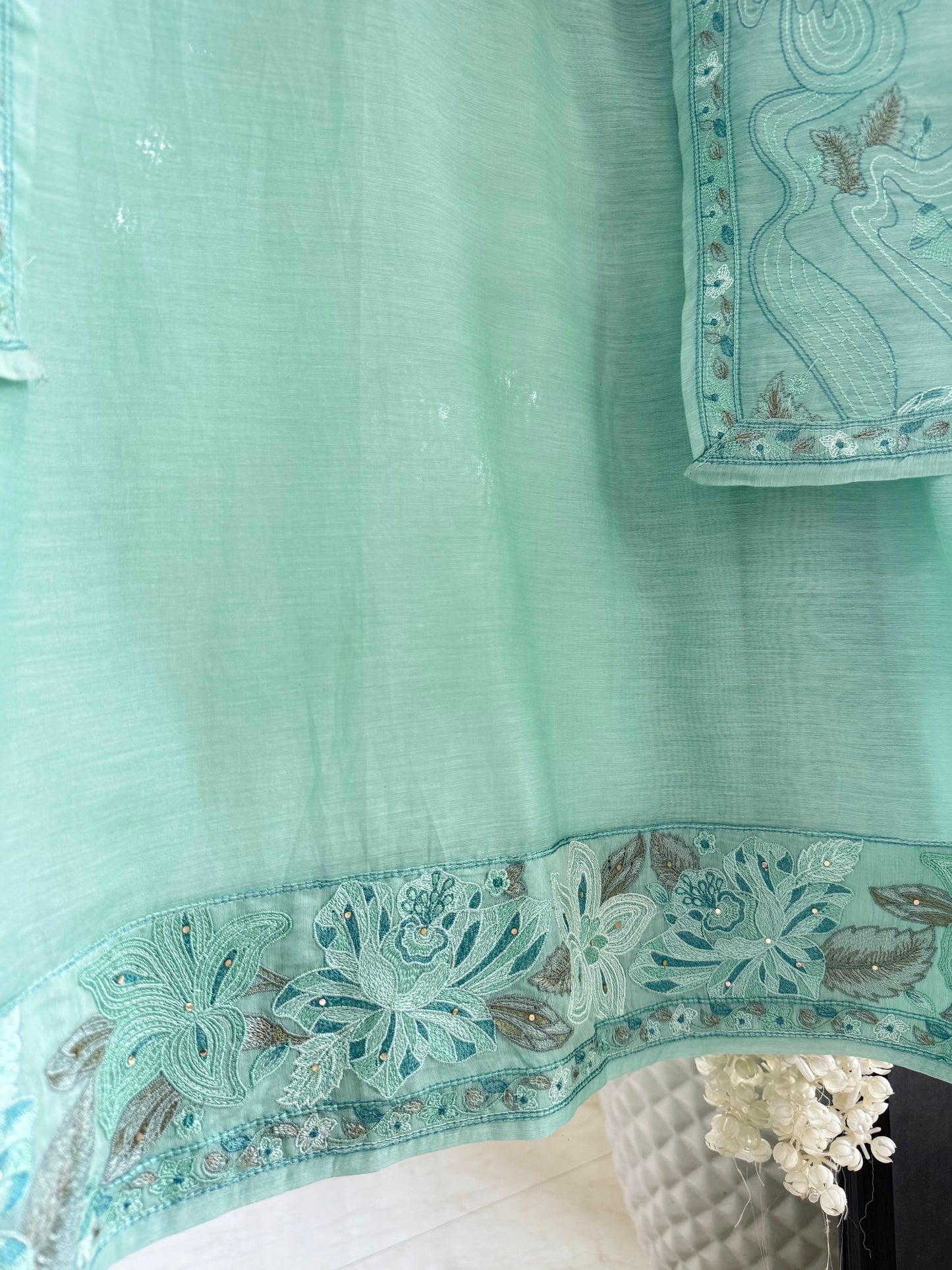 Luxurious Mul chanderi threadwork floral suit