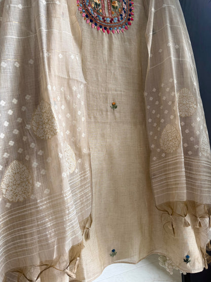Linen frenchknot suit