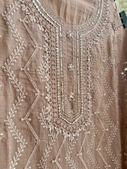 Luxurious Mul chanderi lucknowi bouquet suit