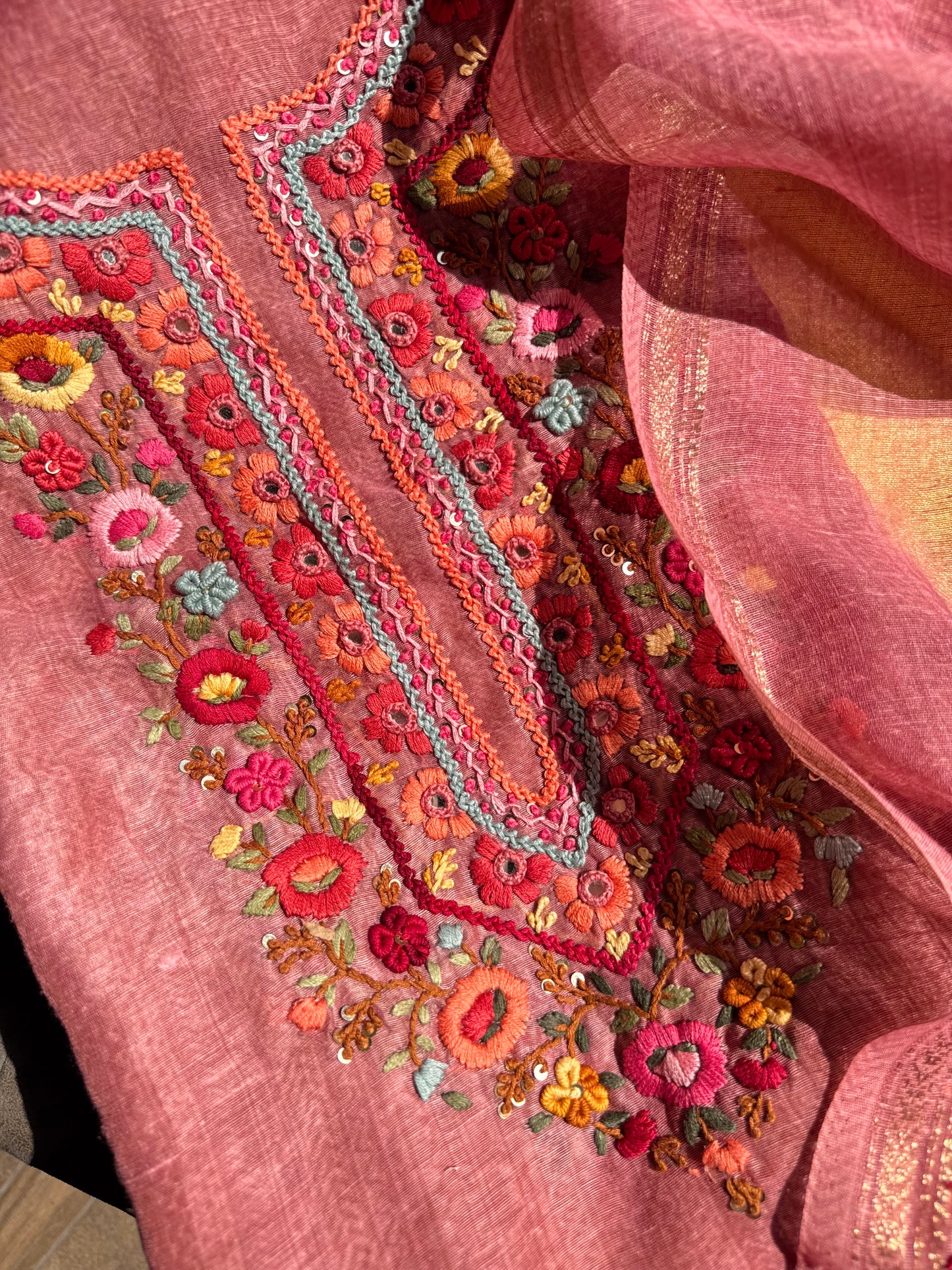 Premium linen handwork frenchknot suit