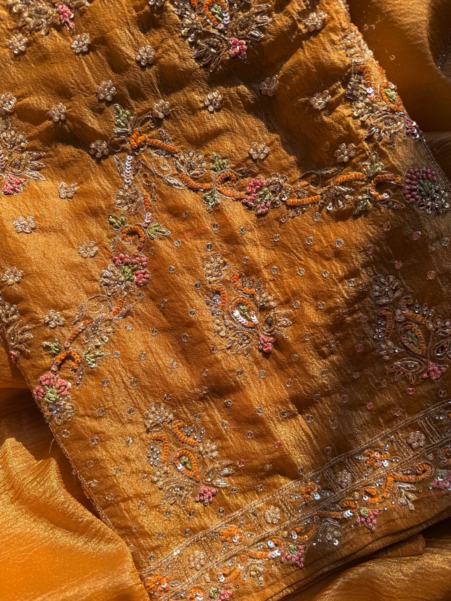 Luxurious Heeramandi suit