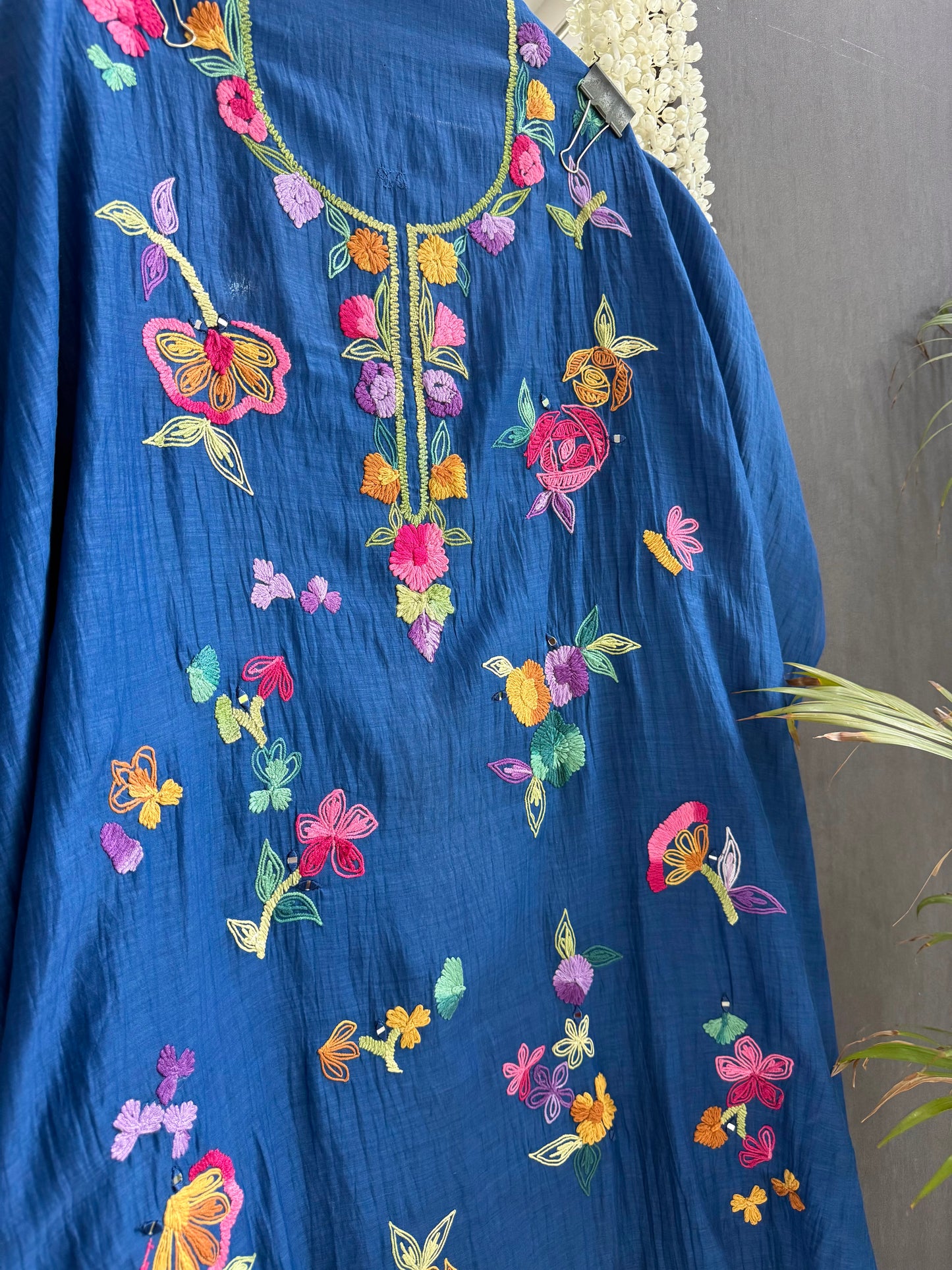 Luxurious Mul chanderi Frenchknot mirror work suit