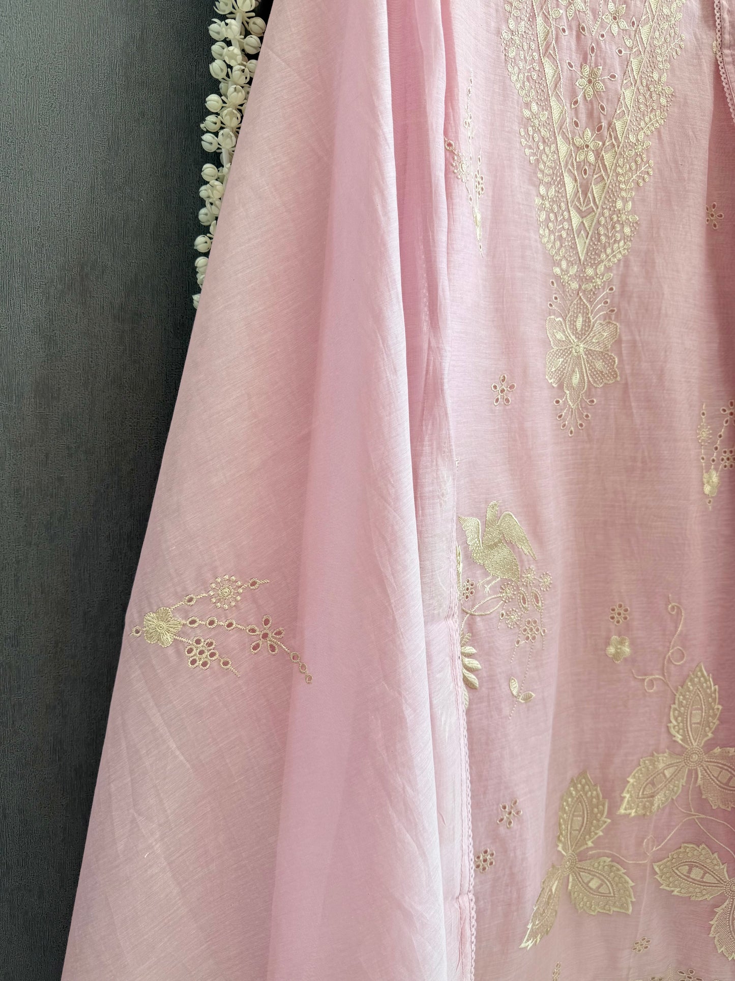 Luxurious Mul chanderi threadwork suit