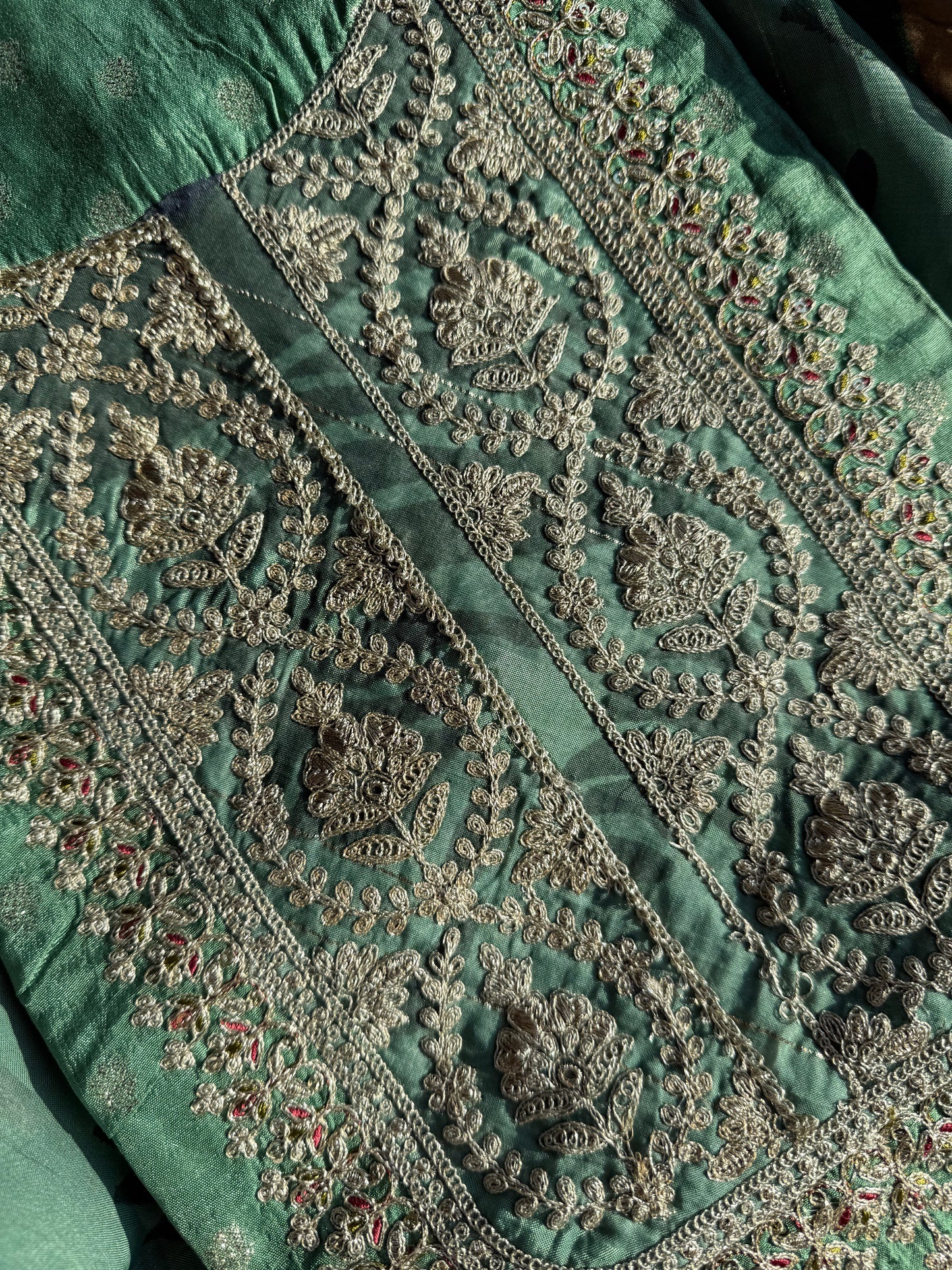 Benarsi aari work suit
