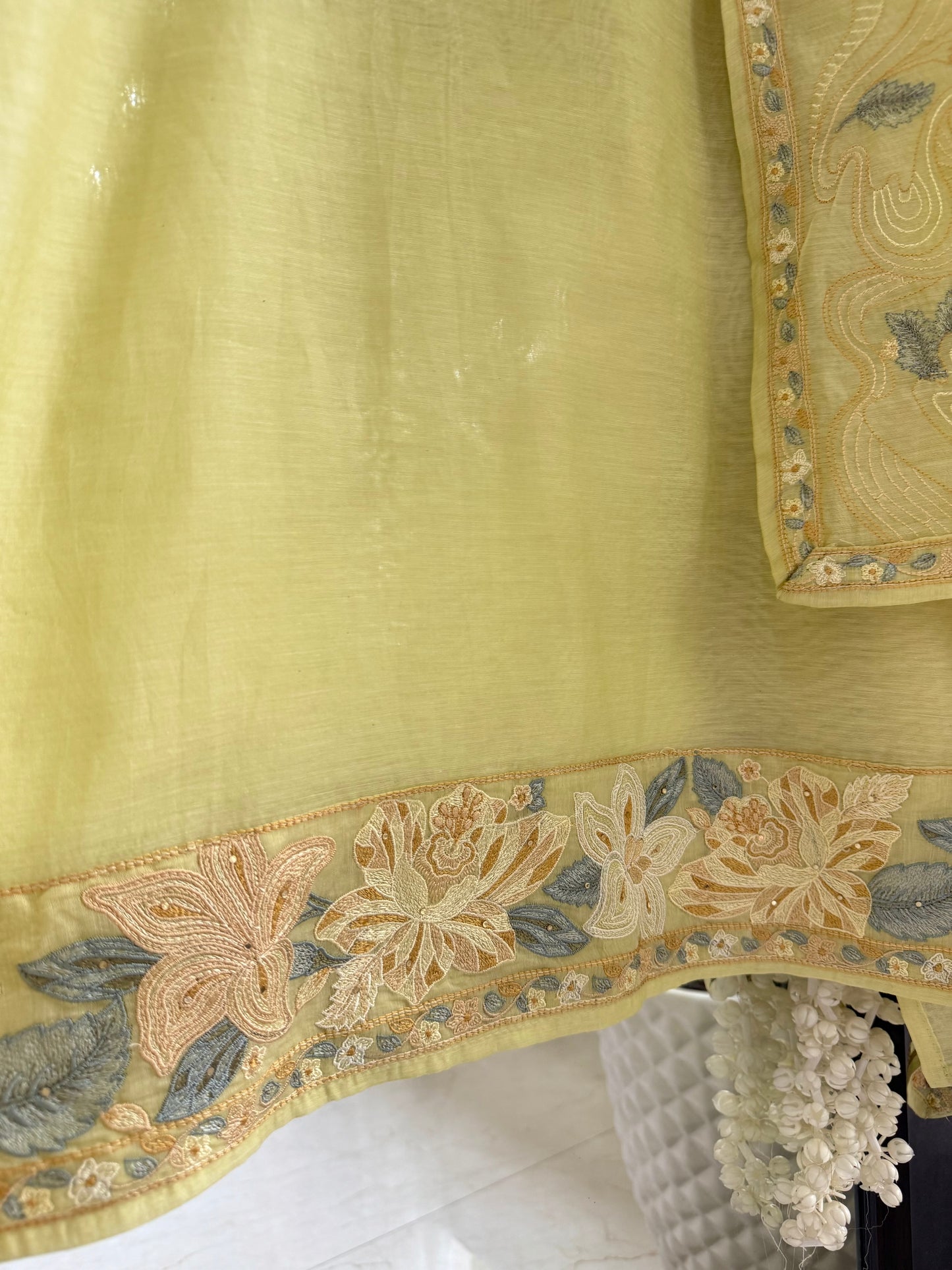 Luxurious Mul chanderi threadwork floral suit