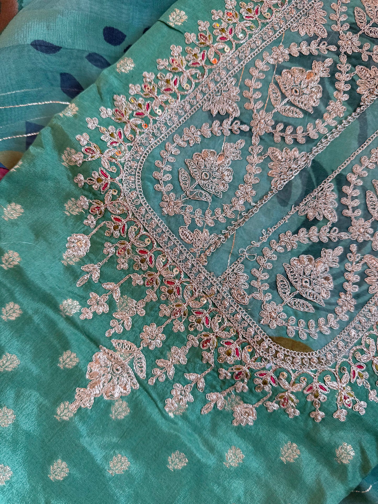 Benarsi aari work suit