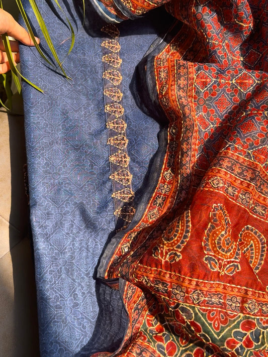 Maheshwari kantha work suit