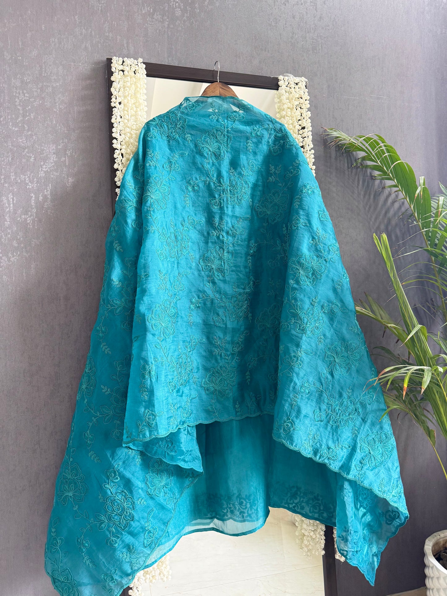 Luxurious monochromatic thread work suit
