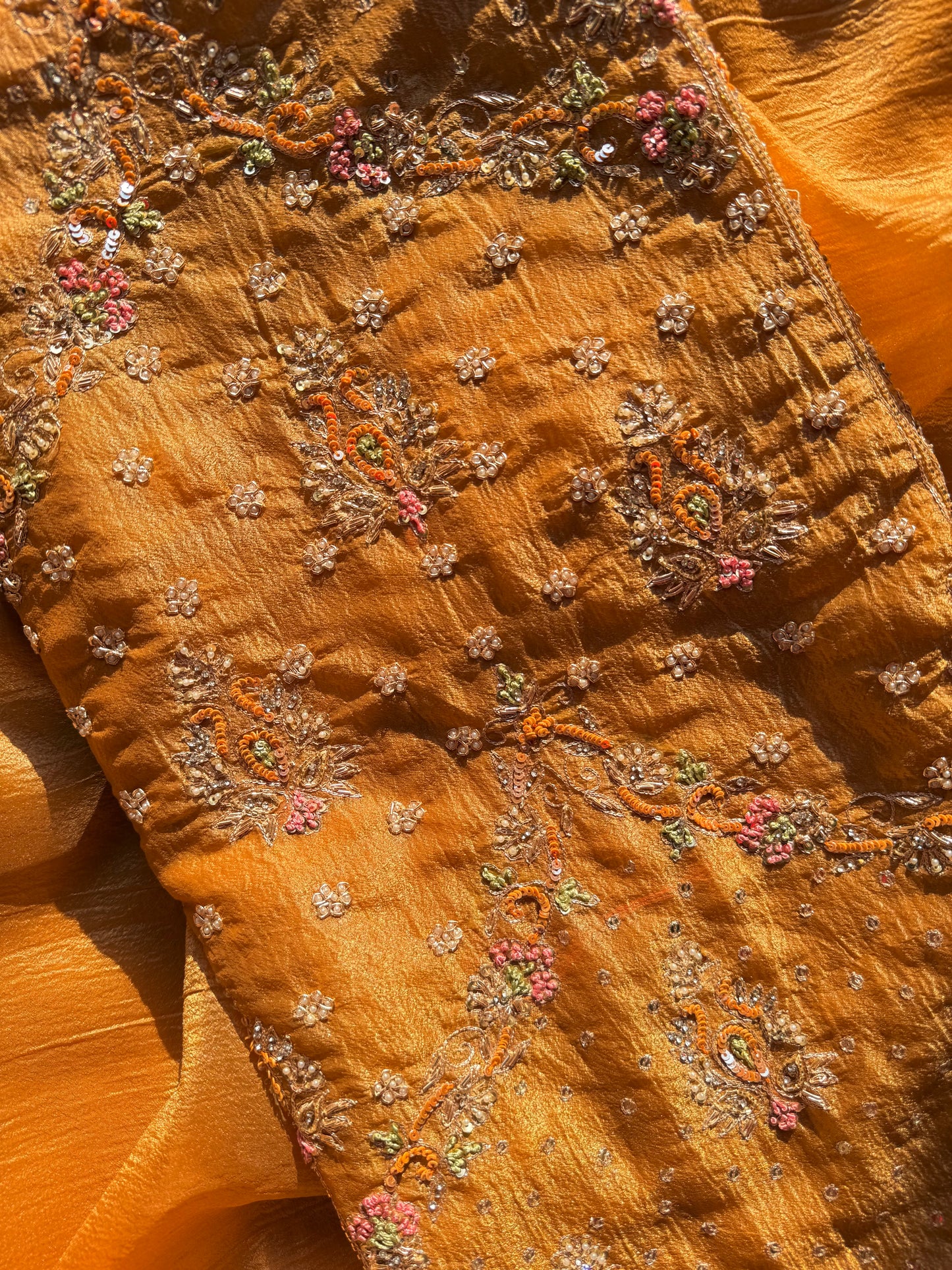 Luxurious Heeramandi suit