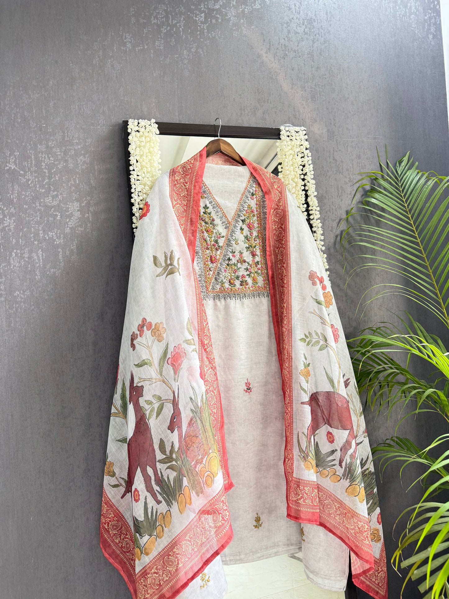 Linen deers frenchknot suit