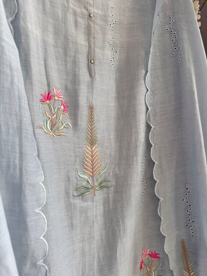 Luxurious Mul chanderi floral springs suit
