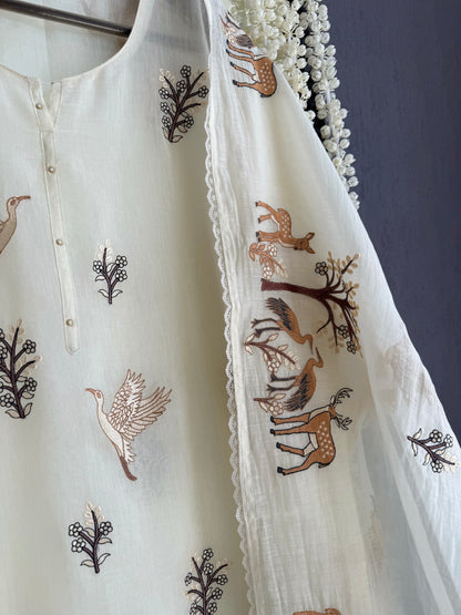 Luxurious Mul chanderi deers swans suit